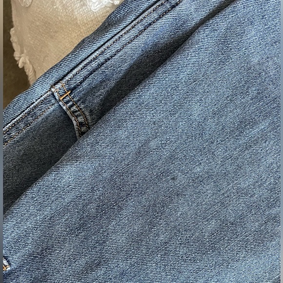 Cute denim Old Navy skirt with buttons - Picture 9 of 9